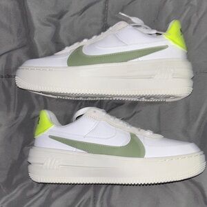 Nike Women's White and Lime Sneakers AF1 PLT Af.ORM size 8.5